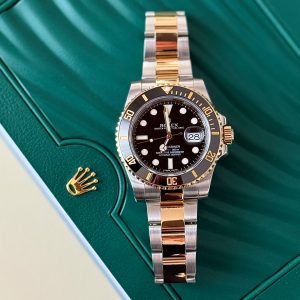 Submariner Date von Rolex bei Mundwiler Juwelen in Winterthur