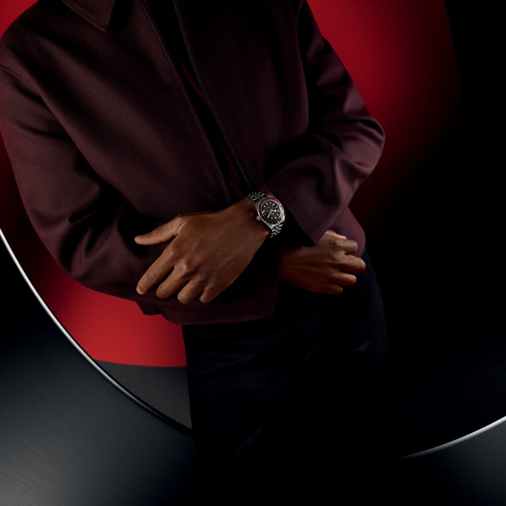 TUDOR_NP26_BLACK_BAY_58_GMT_LIFESTYLE_2_1000x1000_1000x1000