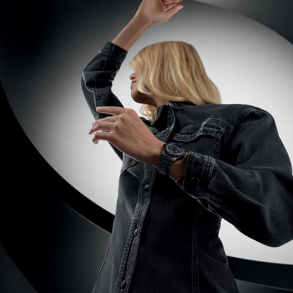 TUDOR_NP26_BLACK_BAY_CERAMIC_LIFESTYLE_4_1000x1000_1000x1000