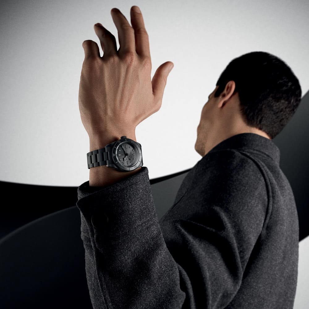 TUDOR_NP26_BLACK_BAY_CERAMIC_LIFESTYLE_5_1000x1000_1000x1000