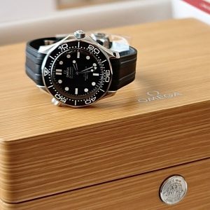 Seamaster Diver von Omega bei Mundwiler Juwelen in Winterthur